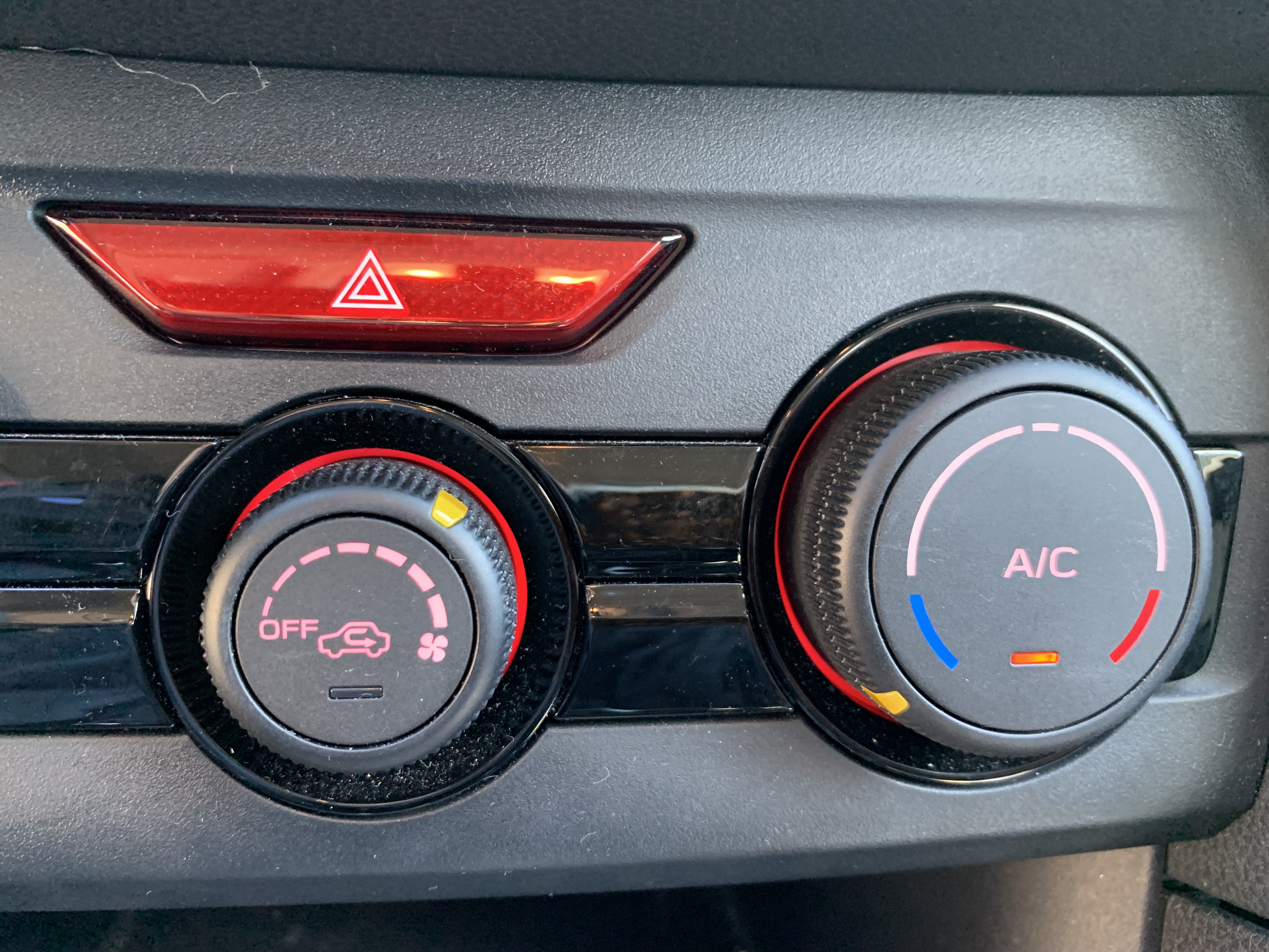 Auto AC & Recirculation Buttons | Lou's Car Care Center, Inc.